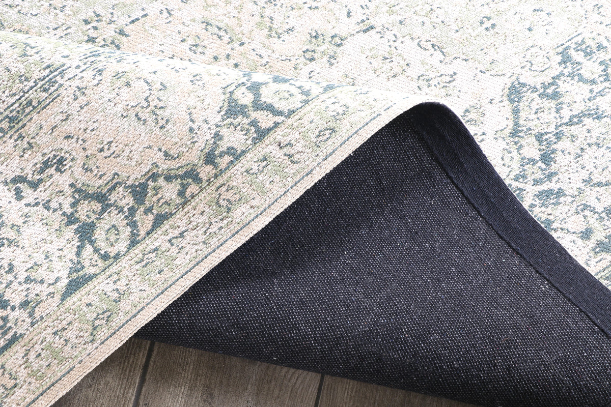 Traditional Distressed Floral Rug in Ivory Vintage Style
